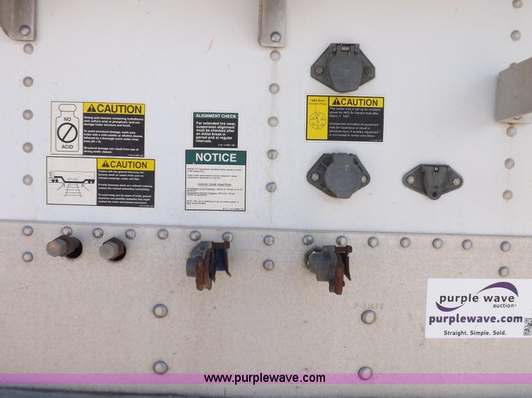 image for item H9164 2000 Wilson DWH 400 Pace Setter double hopper grain trailer