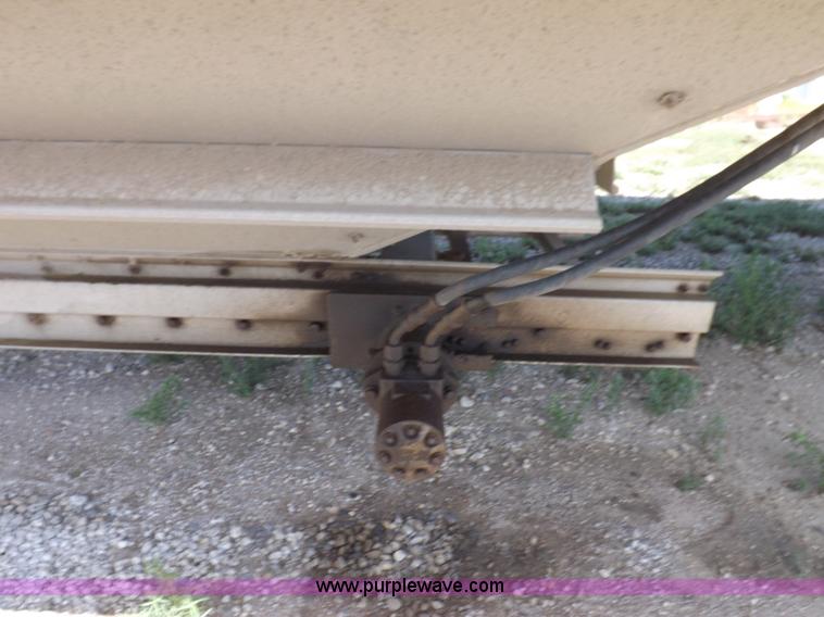 image for item H9164 2000 Wilson DWH 400 Pace Setter double hopper grain trailer