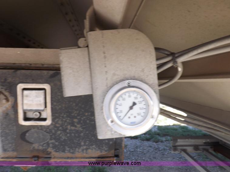 image for item H9164 2000 Wilson DWH 400 Pace Setter double hopper grain trailer