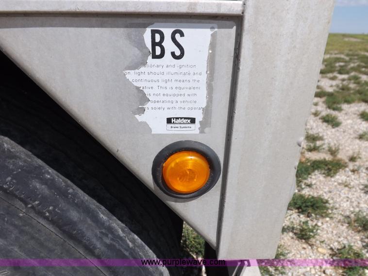 image for item H9164 2000 Wilson DWH 400 Pace Setter double hopper grain trailer