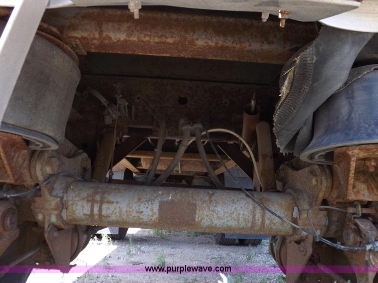 image for item H9164 2000 Wilson DWH 400 Pace Setter double hopper grain trailer