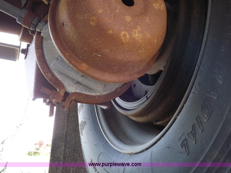 image for item H9164 2000 Wilson DWH 400 Pace Setter double hopper grain trailer