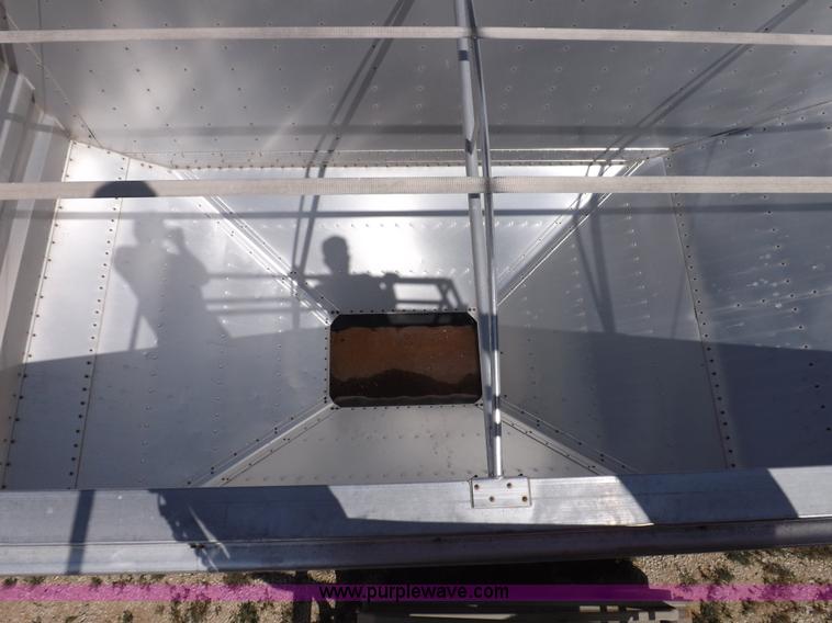 image for item H9164 2000 Wilson DWH 400 Pace Setter double hopper grain trailer