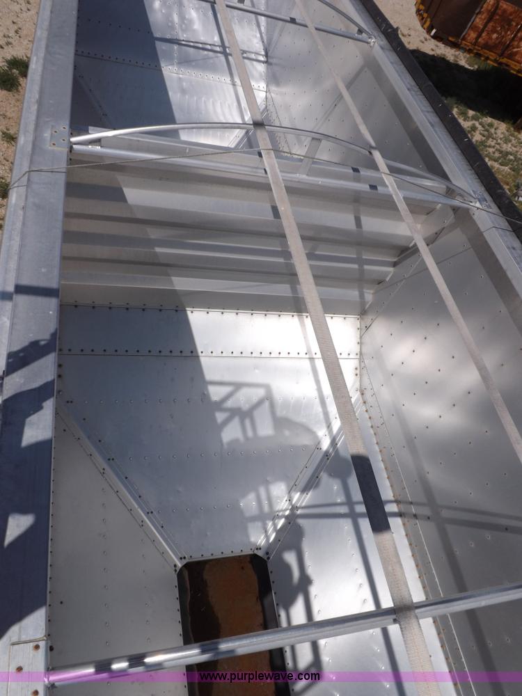 image for item H9164 2000 Wilson DWH 400 Pace Setter double hopper grain trailer