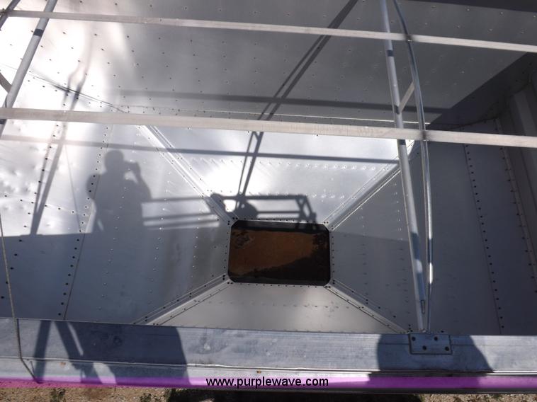 image for item H9164 2000 Wilson DWH 400 Pace Setter double hopper grain trailer