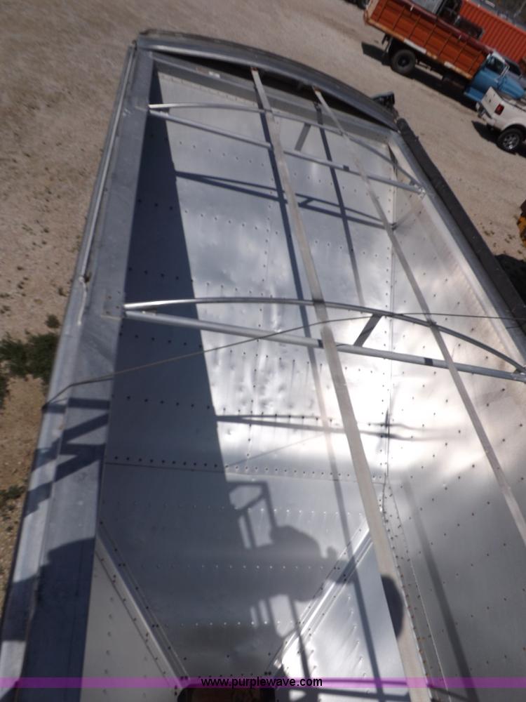 image for item H9164 2000 Wilson DWH 400 Pace Setter double hopper grain trailer