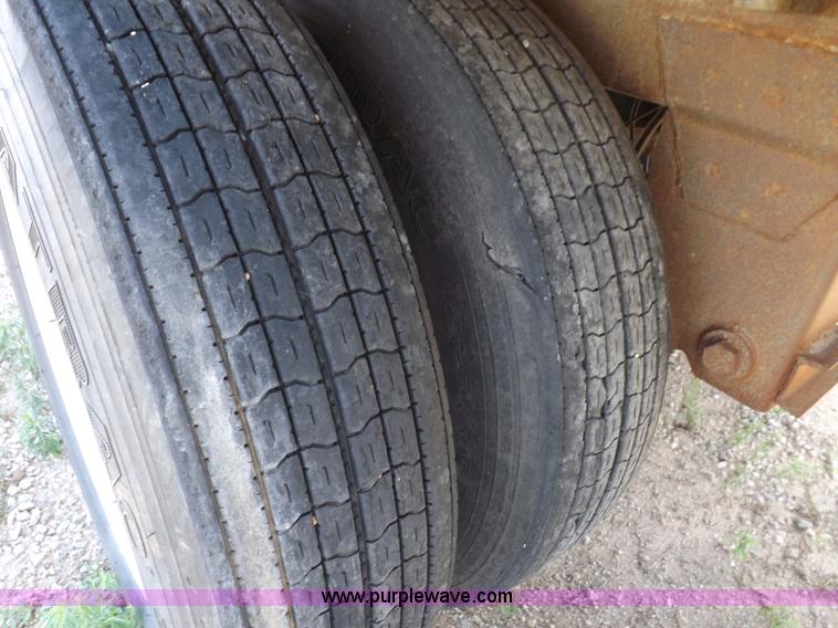 image for item H9164 2000 Wilson DWH 400 Pace Setter double hopper grain trailer