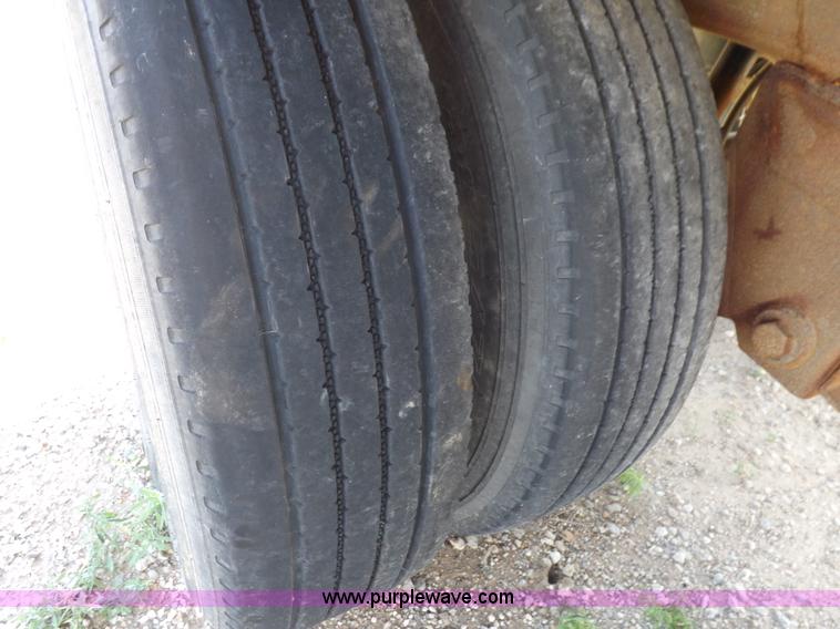 image for item H9164 2000 Wilson DWH 400 Pace Setter double hopper grain trailer