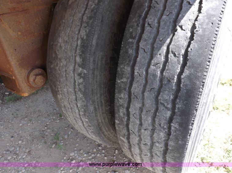 image for item H9164 2000 Wilson DWH 400 Pace Setter double hopper grain trailer