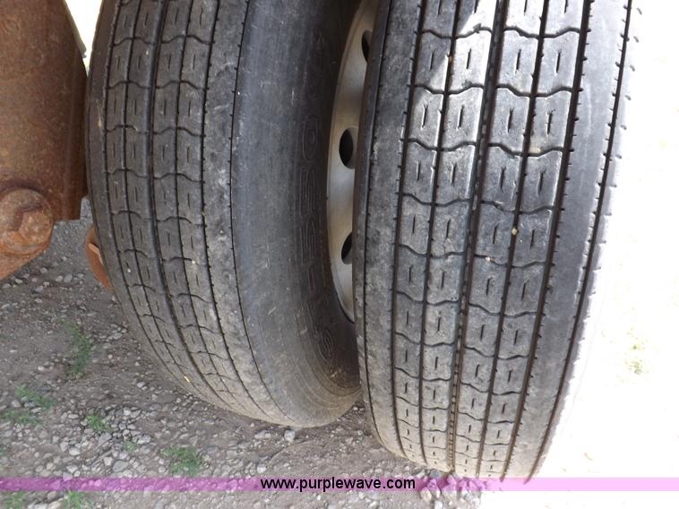 image for item H9164 2000 Wilson DWH 400 Pace Setter double hopper grain trailer