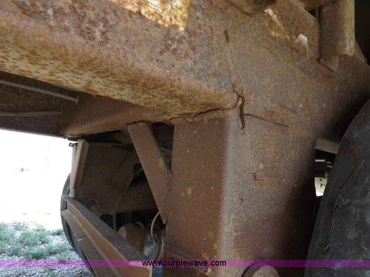 image for item H9164 2000 Wilson DWH 400 Pace Setter double hopper grain trailer