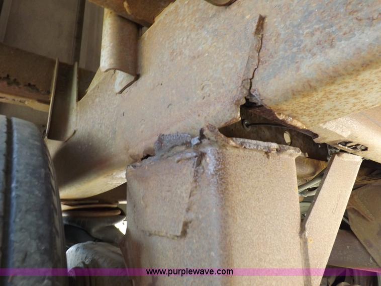 image for item H9164 2000 Wilson DWH 400 Pace Setter double hopper grain trailer