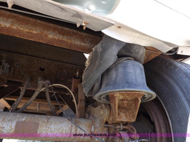 image for item H9164 2000 Wilson DWH 400 Pace Setter double hopper grain trailer