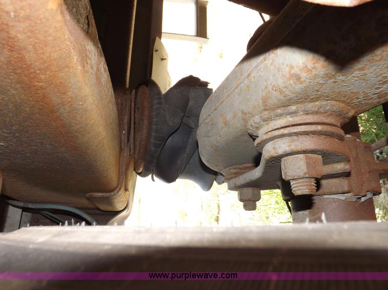 image for item H9164 2000 Wilson DWH 400 Pace Setter double hopper grain trailer