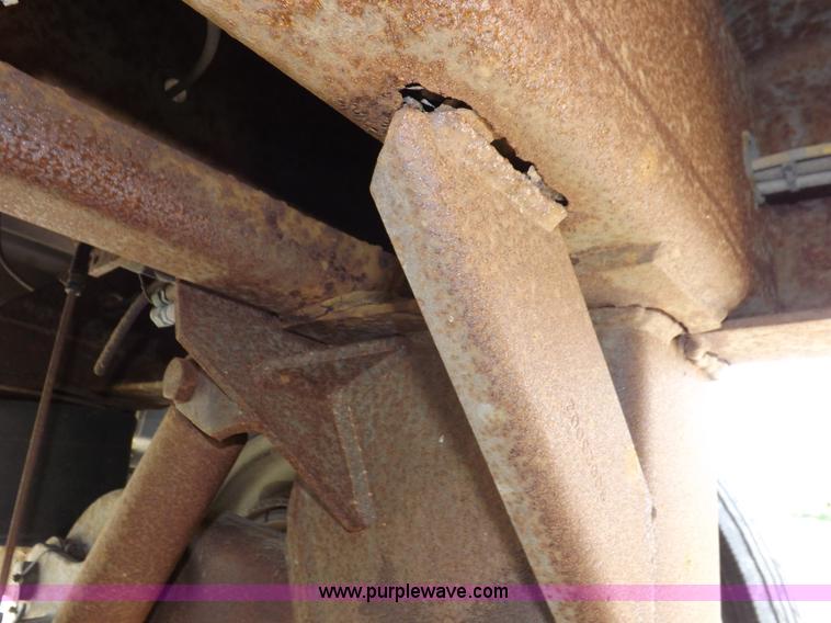 image for item H9164 2000 Wilson DWH 400 Pace Setter double hopper grain trailer