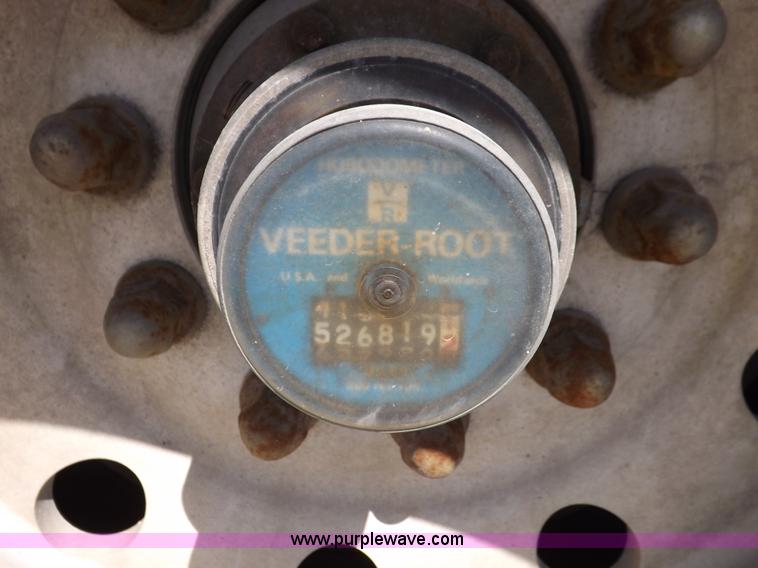 image for item H9164 2000 Wilson DWH 400 Pace Setter double hopper grain trailer