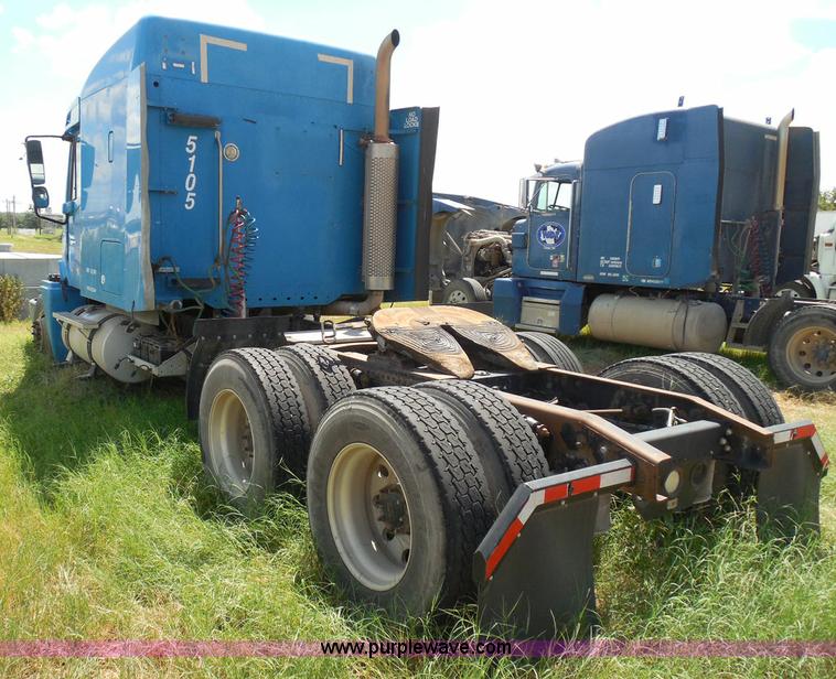 image for item I3348 2003 Freightliner Columbia CL120 semi truck