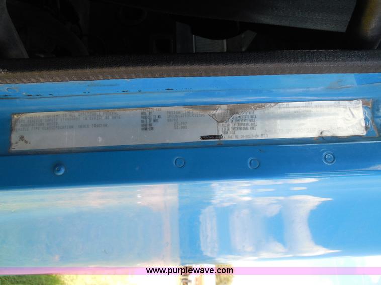 image for item I3348 2003 Freightliner Columbia CL120 semi truck