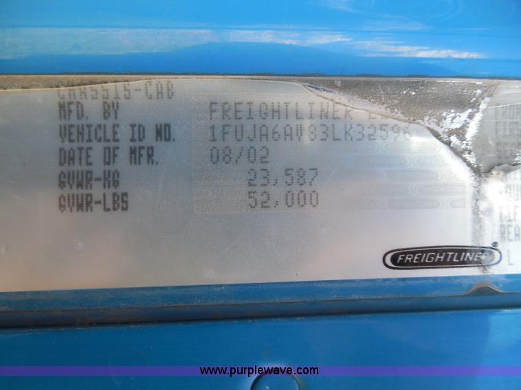 image for item I3348 2003 Freightliner Columbia CL120 semi truck