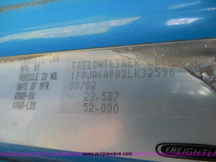 image for item I3348 2003 Freightliner Columbia CL120 semi truck