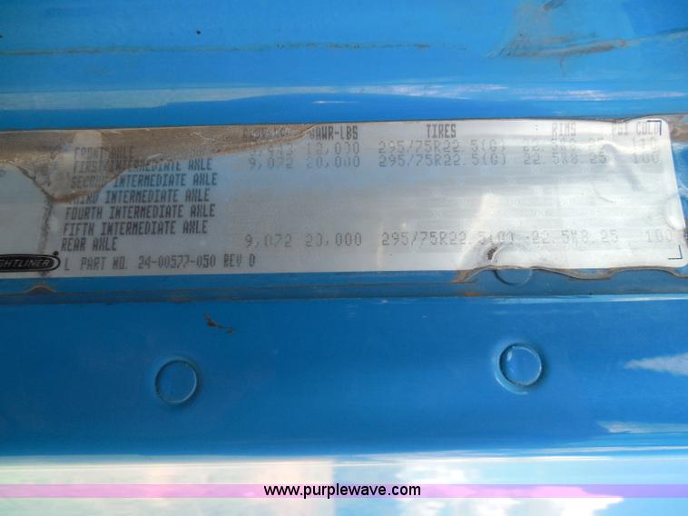 image for item I3348 2003 Freightliner Columbia CL120 semi truck