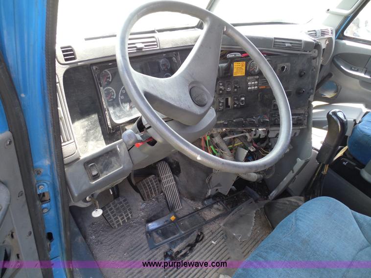 image for item I3348 2003 Freightliner Columbia CL120 semi truck