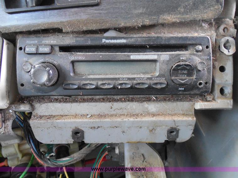 image for item I3348 2003 Freightliner Columbia CL120 semi truck