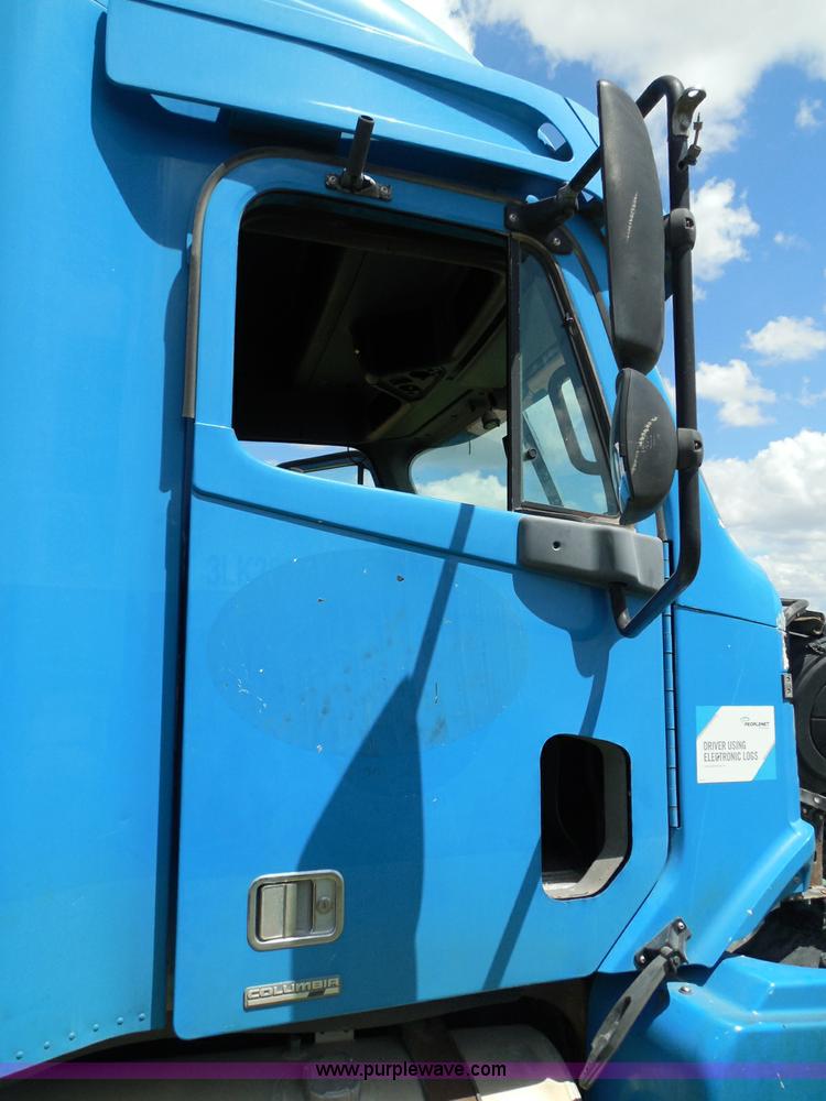 image for item I3348 2003 Freightliner Columbia CL120 semi truck