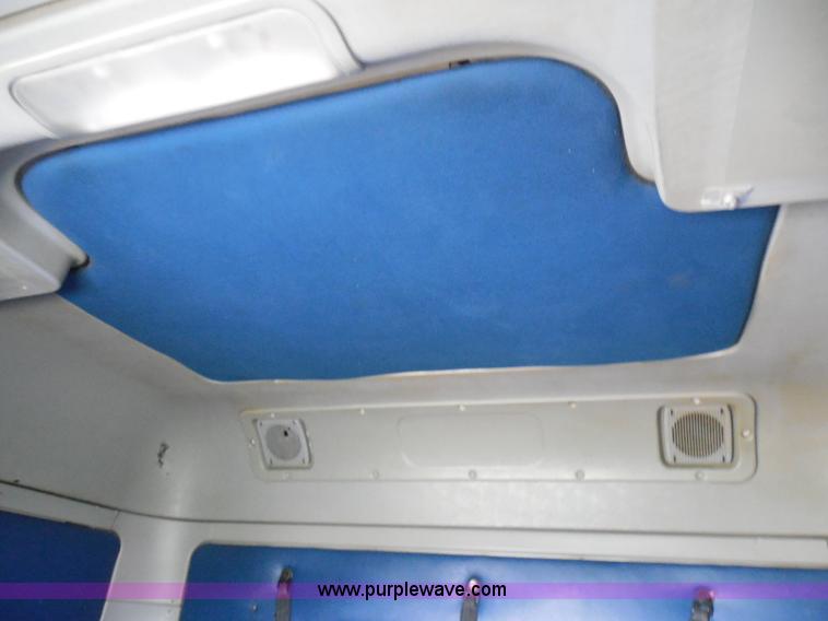 image for item I3348 2003 Freightliner Columbia CL120 semi truck