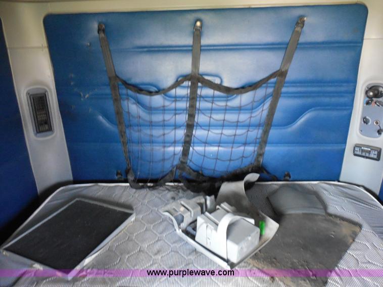 image for item I3348 2003 Freightliner Columbia CL120 semi truck