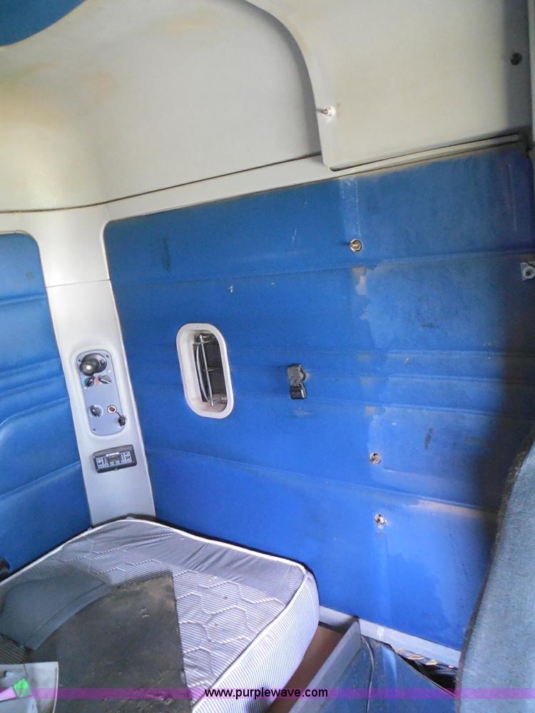 image for item I3348 2003 Freightliner Columbia CL120 semi truck