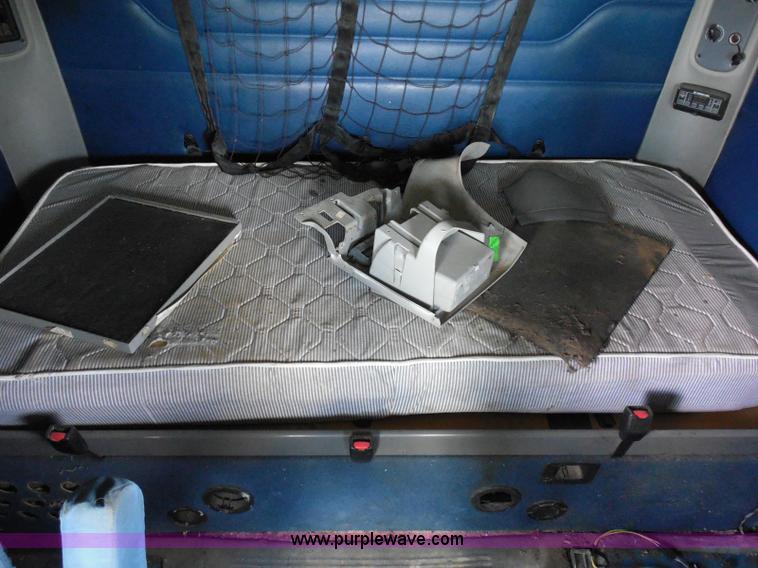 image for item I3348 2003 Freightliner Columbia CL120 semi truck