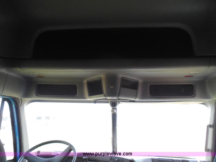 image for item I3348 2003 Freightliner Columbia CL120 semi truck