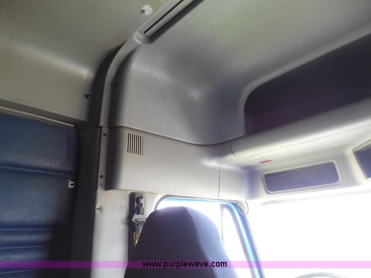 image for item I3348 2003 Freightliner Columbia CL120 semi truck