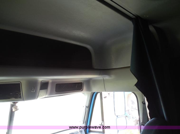 image for item I3348 2003 Freightliner Columbia CL120 semi truck