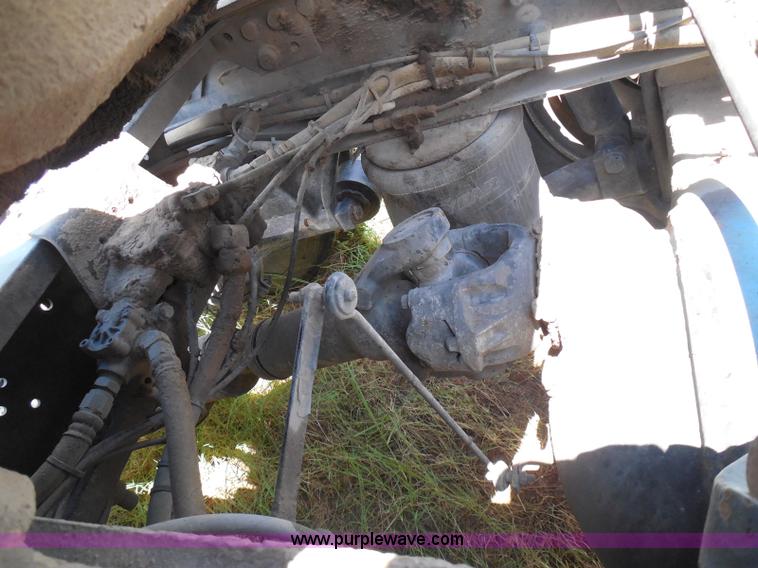 image for item I3348 2003 Freightliner Columbia CL120 semi truck