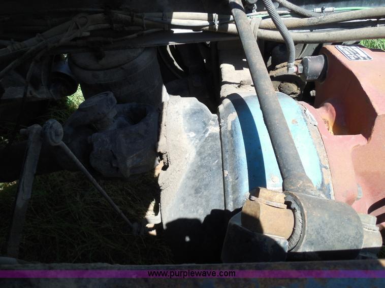 image for item I3348 2003 Freightliner Columbia CL120 semi truck