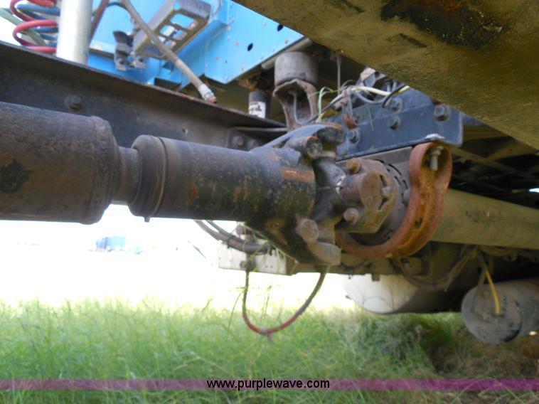 image for item I3348 2003 Freightliner Columbia CL120 semi truck