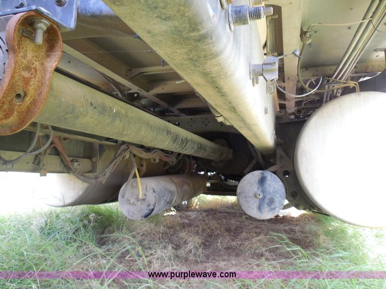 image for item I3348 2003 Freightliner Columbia CL120 semi truck