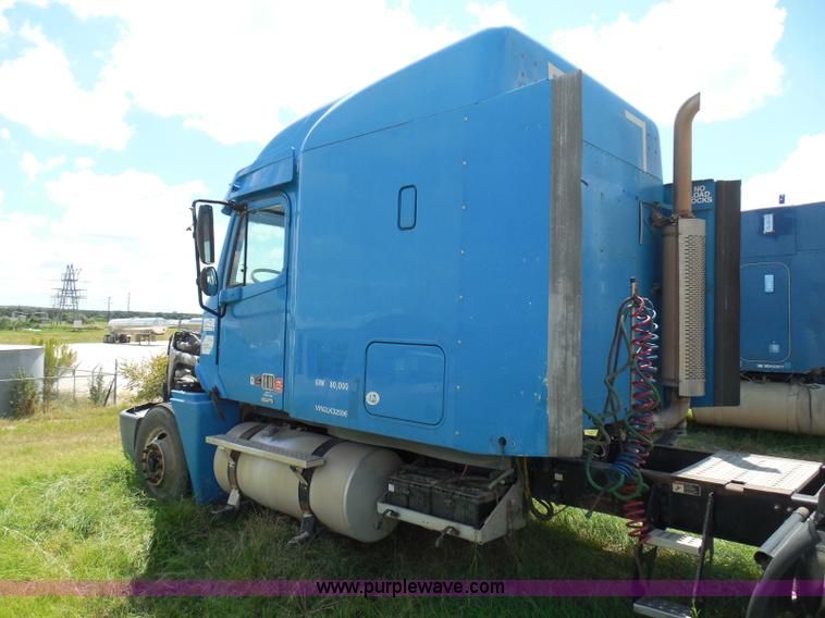 image for item I3348 2003 Freightliner Columbia CL120 semi truck