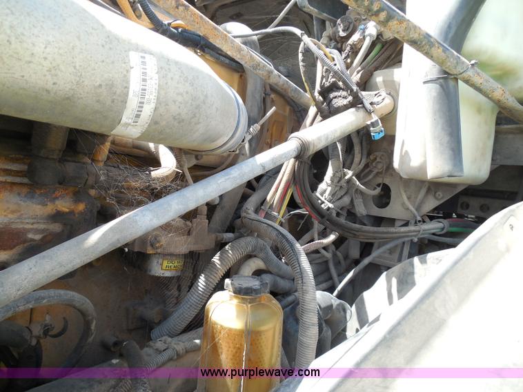 image for item I3348 2003 Freightliner Columbia CL120 semi truck