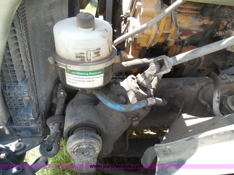 image for item I3348 2003 Freightliner Columbia CL120 semi truck