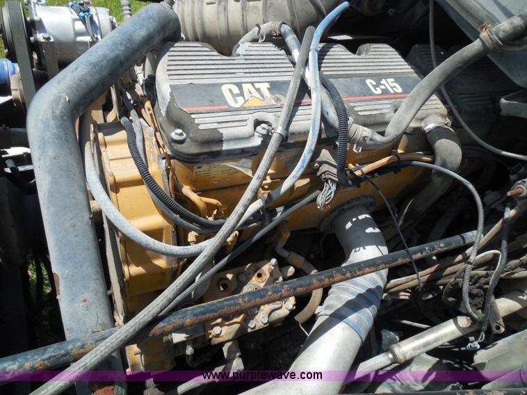 image for item I3348 2003 Freightliner Columbia CL120 semi truck