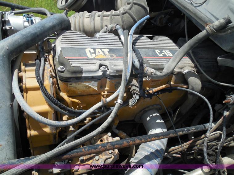 image for item I3348 2003 Freightliner Columbia CL120 semi truck