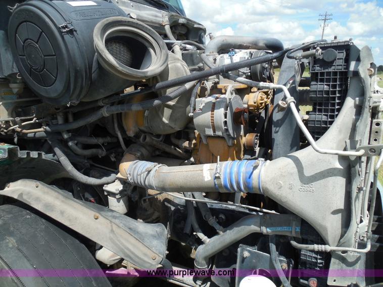 image for item I3348 2003 Freightliner Columbia CL120 semi truck