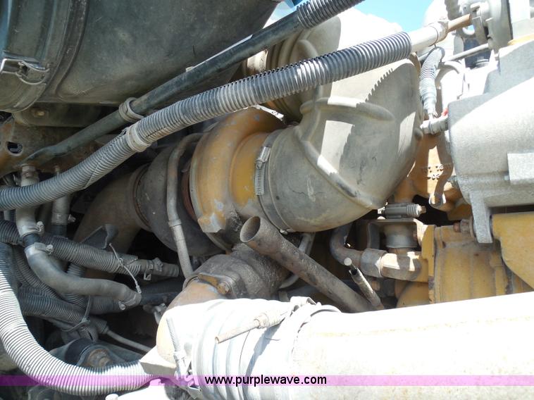 image for item I3348 2003 Freightliner Columbia CL120 semi truck