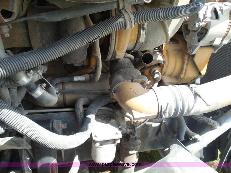 image for item I3348 2003 Freightliner Columbia CL120 semi truck