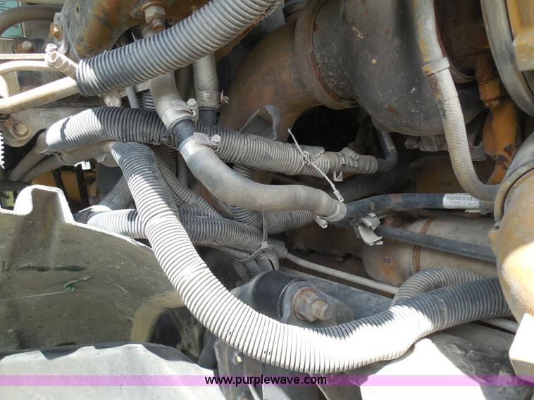 image for item I3348 2003 Freightliner Columbia CL120 semi truck