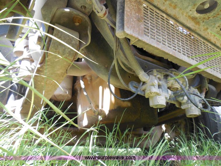 image for item I3348 2003 Freightliner Columbia CL120 semi truck