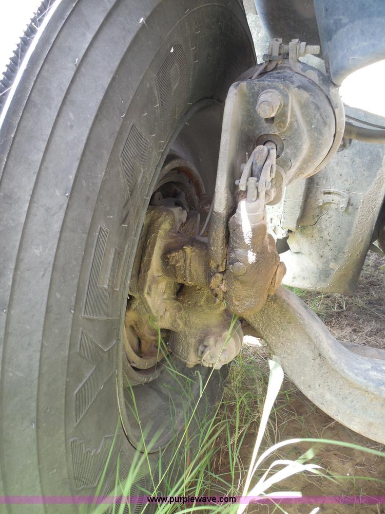 image for item I3348 2003 Freightliner Columbia CL120 semi truck